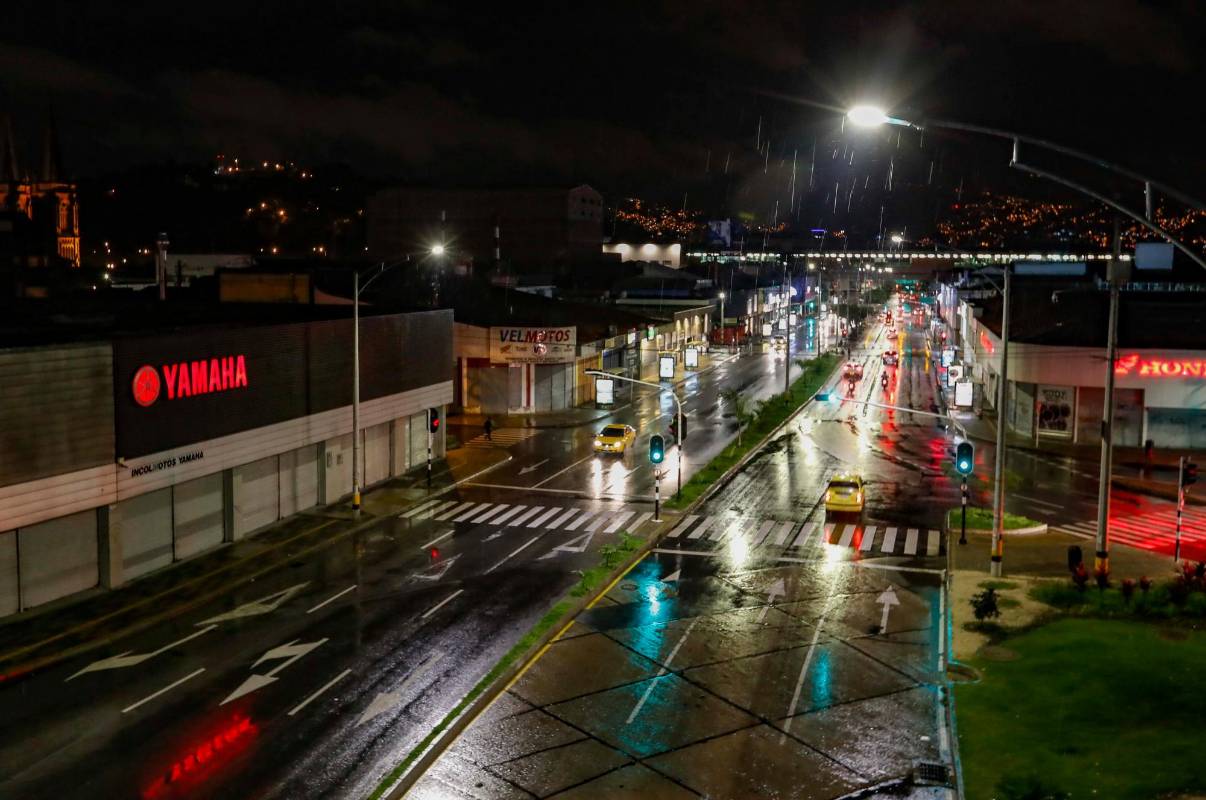 La medida se aplica con el objetivo de reducir el contagio de covid. Foto: Manuel Saldarriaga Quintero.