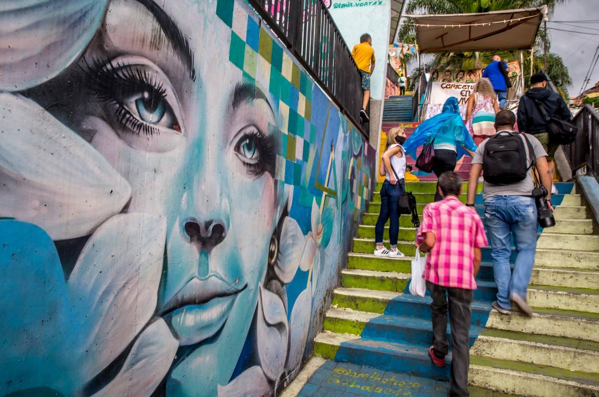 La situación es dual. Por un lado, sus habitantes han emprendido toda suerte de negocios, desde galerías de arte hasta cafés. Pero, por el otro, han padecido las consecuencias de un turismo que se hizo masivo con el tiempo y que ya causa estragos. Foto: Juan Antonio Sánchez Ocampo