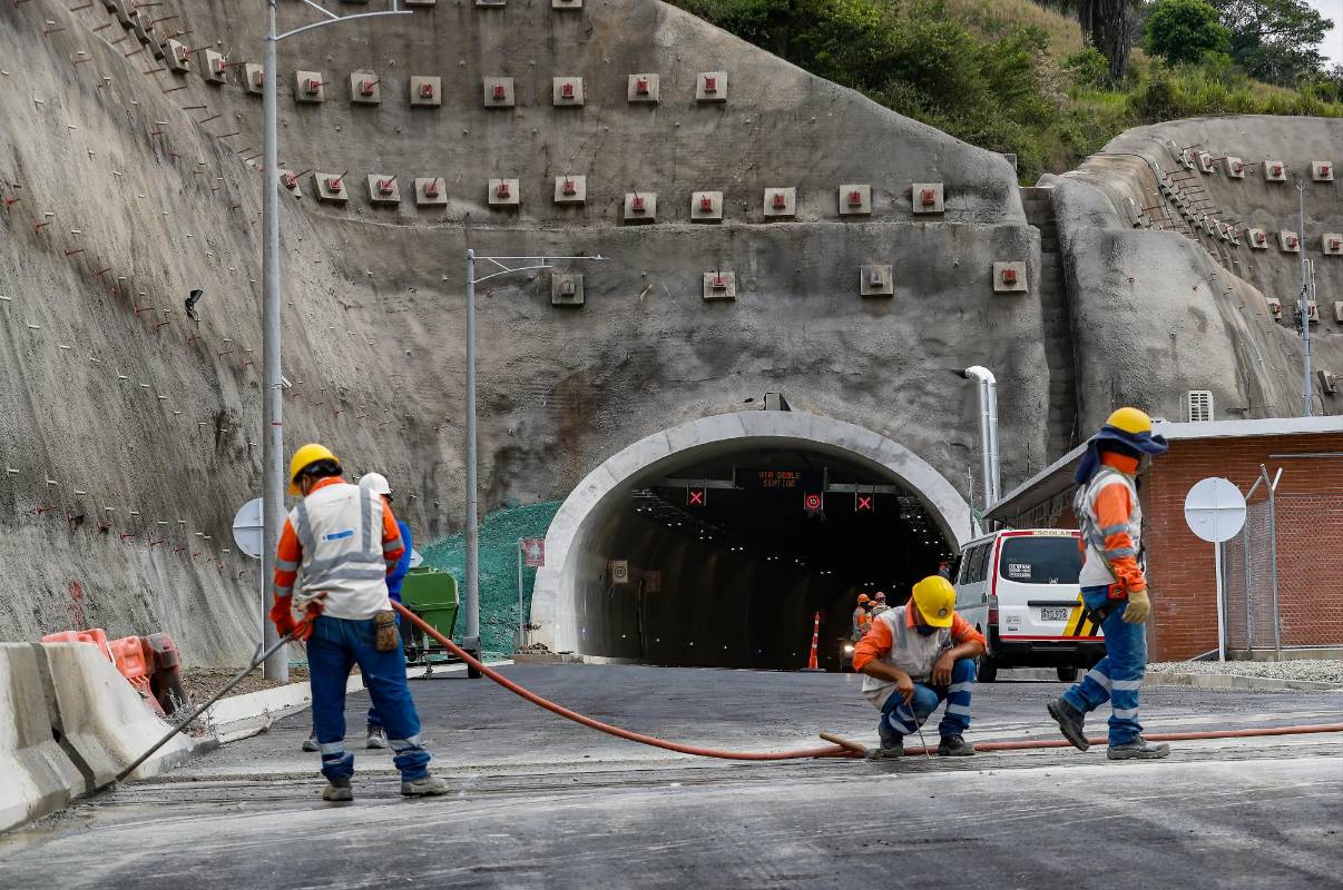 El costo de los túneles representa entre un 35 y un 40% del costo total de la obra, que es de 2.5 billones. Foto Manuel Saldarriaga