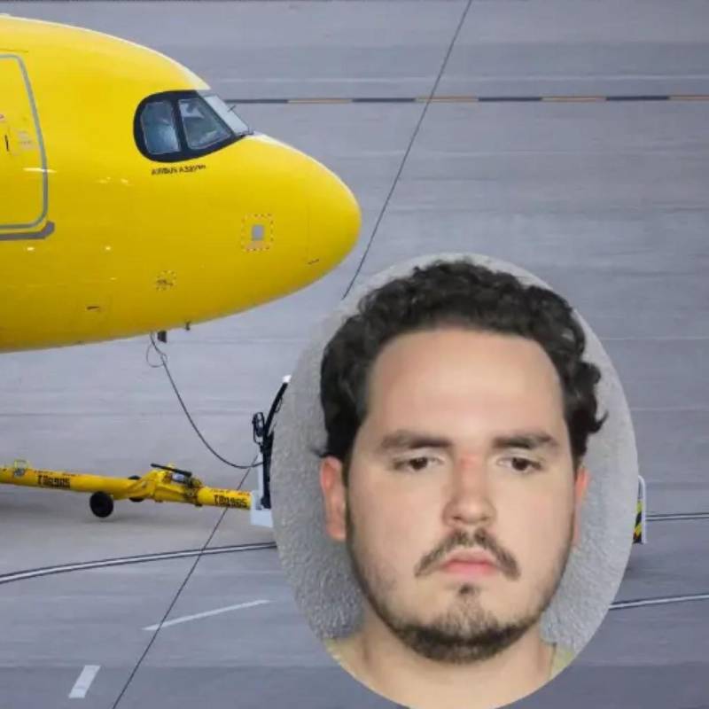 Las autoridades estadounidenses acusan a Restrepo Caballero de dañar los paneles del baño del avión y derramar un líquido desconocido en el piso. Foto: AFP y WPLG Local 10 News