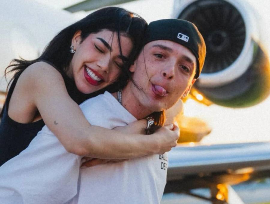 La relación habría iniciado a principios de 2025, poco tiempo después de que Peso Pluma terminara su relación con la modelo Hannah Howell. FOTO: Redes sociales. 