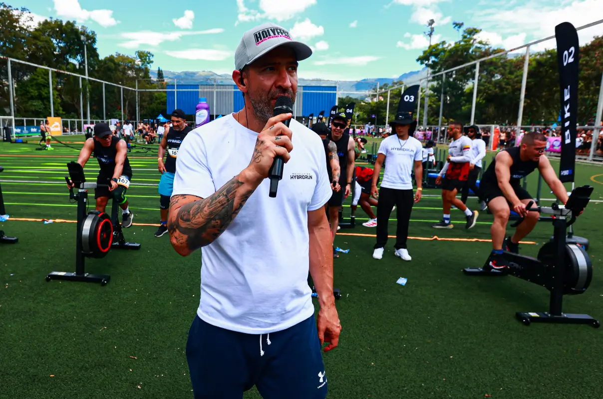 “Esto en Europa y Estados Unidos ya es furor, pero en Colombia es la primera vez que se hace. Y lo mejor es que cualquiera puede participar, no importa si solo hace cardio, si entrena fuerza o si apenas está empezando”, afirmó Tin Castro, organizador del evento. Foto: Manuel Saldarriaga Quintero.