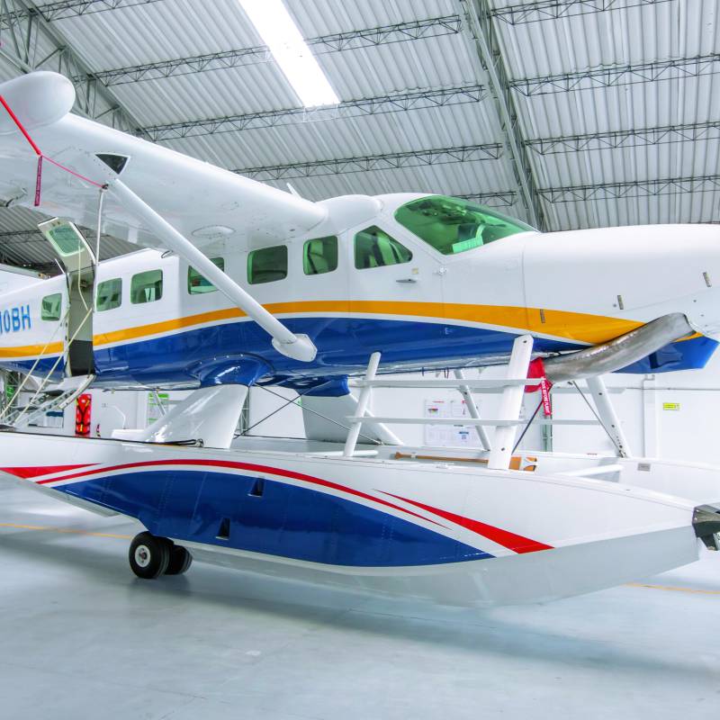 Este es el primer hidroavión comercial, de Alma Air, que operará en el país. El primer viaje con destino a Guatapé sería en un mes. FOTO Julio César Herrera. 