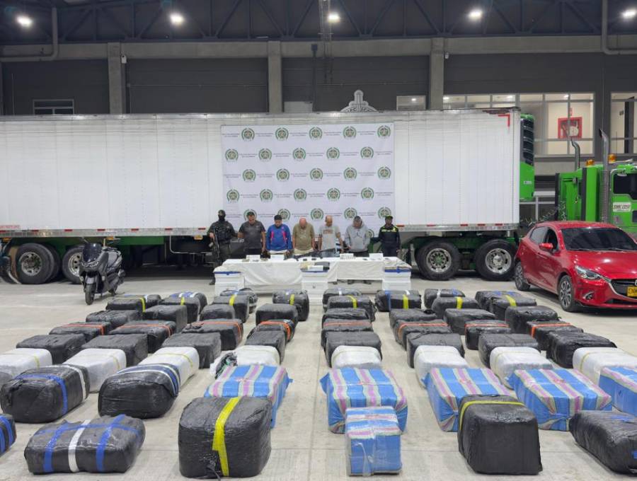 Los paquetes marcados con cintas rosadas son los que contendrían la marihuana modificada genéticamente con componentes para aumentar el deseo sexual en las mujeres. FOTO: CORTESÍA POLICÍA METROPOLITANA