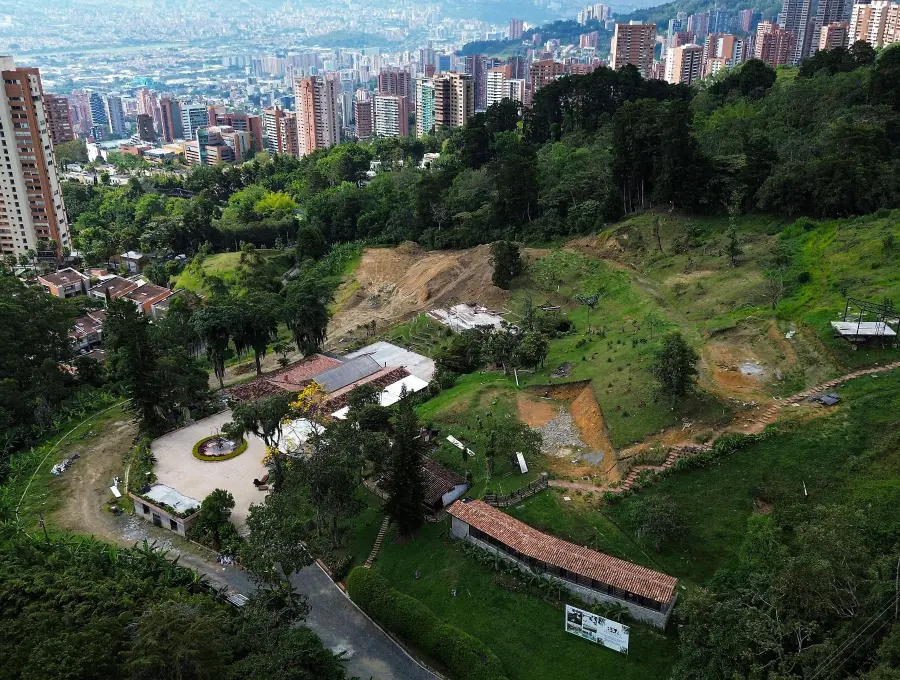 El lote Aguas Vivas tiene gran valor. Está ubicado en El Poblado. <span class="mln_uppercase_mln">FOTO</span> <b><span class="mln_uppercase_mln">manuel saldarriaga</span></b>