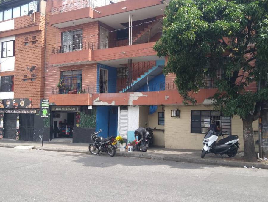 Dentro de esta residencia del barrio Jesús Nazareno, en el centro de Medellín, ocurrió el asesinato de Michell Vanessa Torres Romero, de 27 años. FOTO: Cortesía