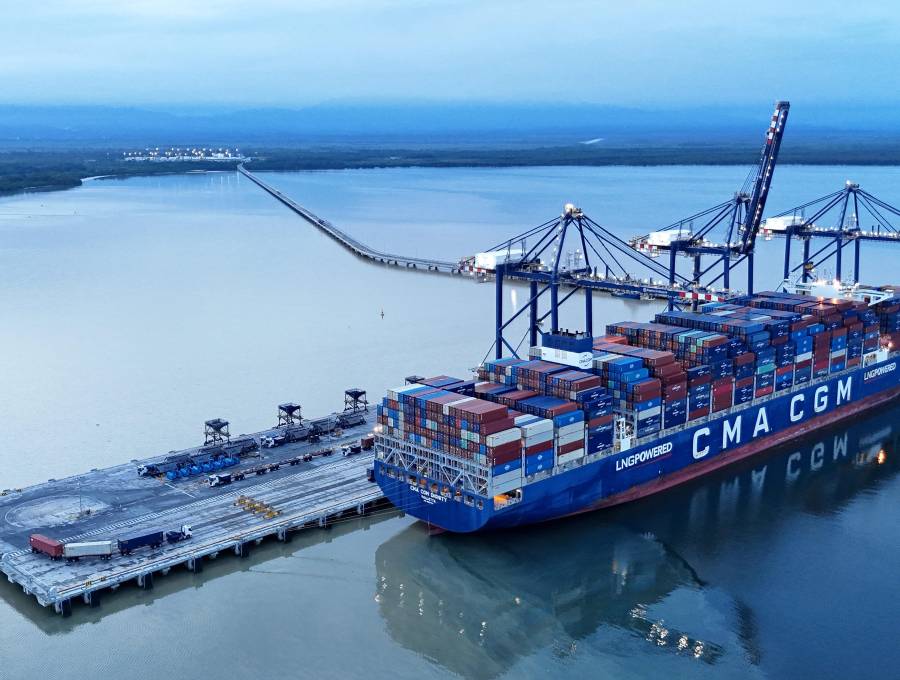 Para Puerto Antioquia, la llegada de una embarcación de estas dimensiones representa un avance en la consolidación de la terminal como infraestructura para el movimiento de carga contenerizada y su integración con los mercados internacionales. FOTO: Cortesía.