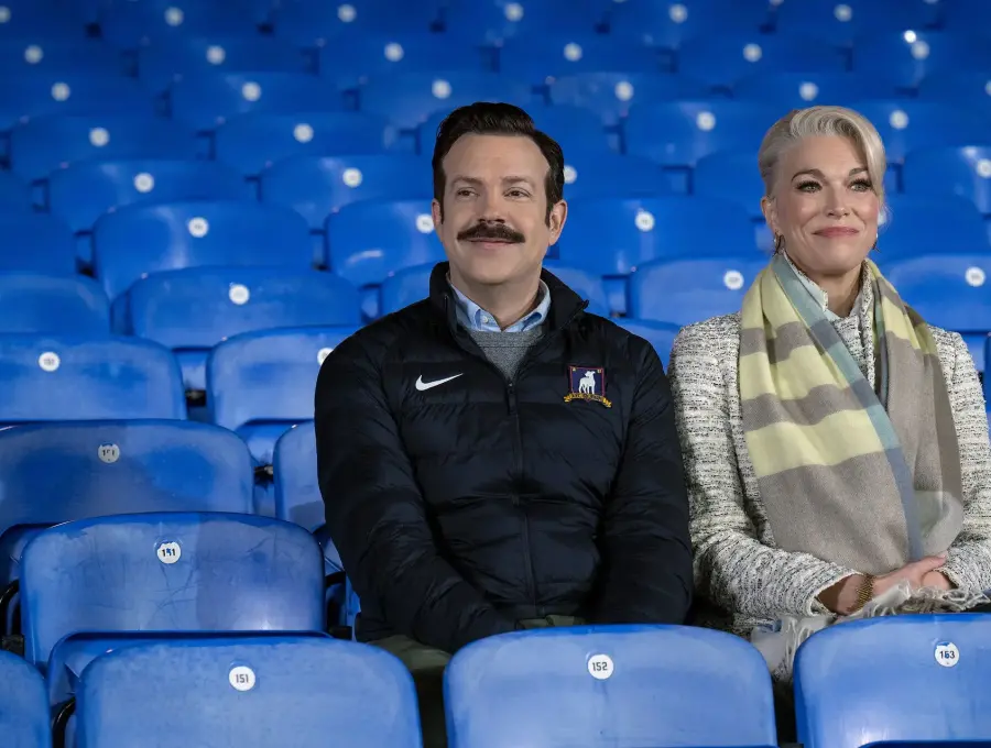 Estos son Jason Sudeikis y Hannah Waddingham, quienes interpretan a Ted Lasso y a Rebecca Welton en la serie que completa ya cuatro temporadas. FOTO: Cortesía Apple TV