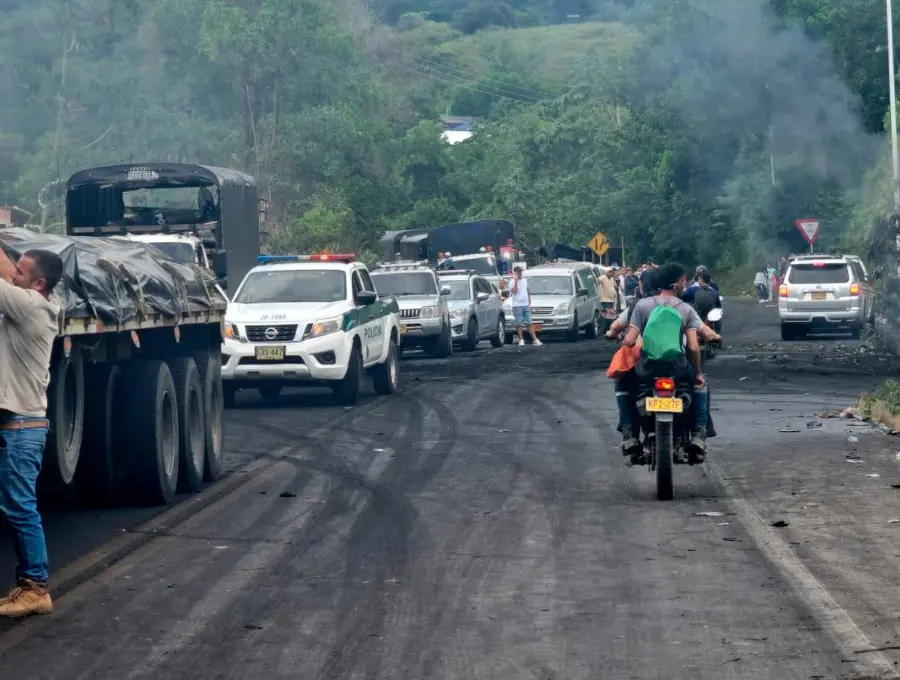 Desde mediados de este mes, cientos de mineros se tomaron la vía a la Costa Atlántica para protestar. FOTO: Cortesía