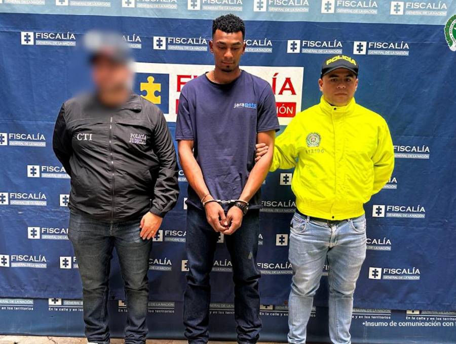 Este es Kevin Andrés Sarmiento Garcés, quien era la pareja sentimental del estilista, un hombre de 55 años, al que habría asesinado al interior de su vivienda. FOTO: Cortesía Fiscalía General de la Nación.