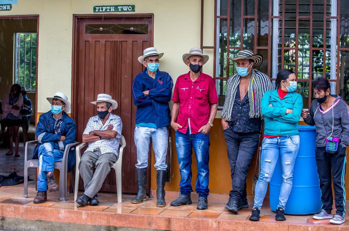 Colegios y escuelas en el caso urbano de Ituango, que hace poco habían comenzado clases presenciales, hoy sirven de refugio para los desplazados. Foto Juan Antonio Sánchez Ocampo