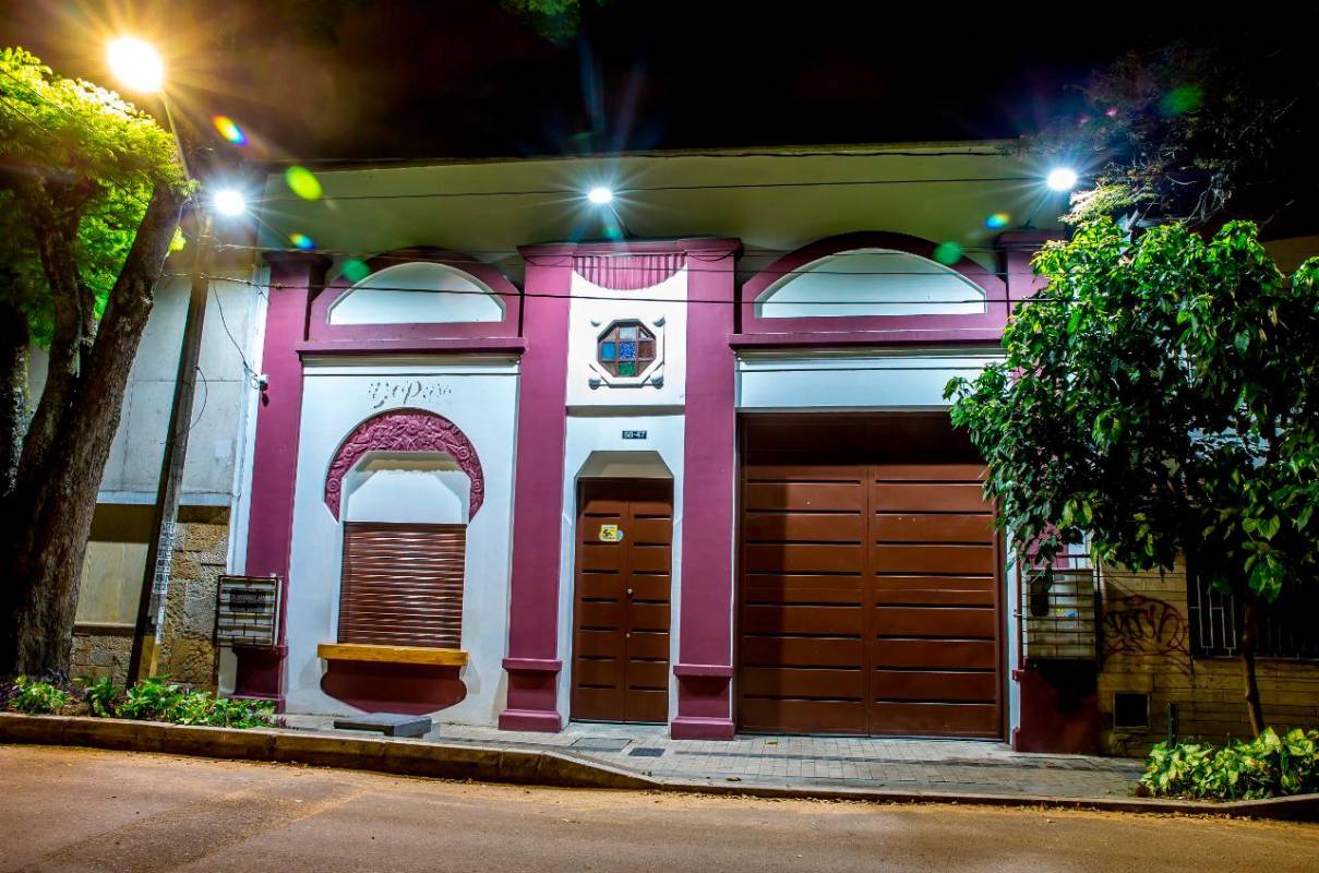 Durante 2019, Lalinde formó parte del equipo de restauradores que intervinieron las fachadas de la carrera Palacé. A través de tres murales, el artista regresó a la vida un conjunto de espacios internos de algunas casas patrimoniales de la ciudad. Foto: Juan Antonio Sánchez