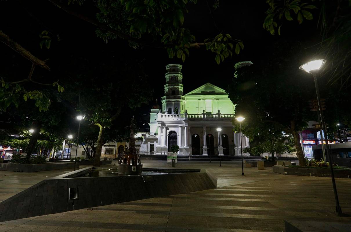 El municipio de Envigado se reflejó un buen comportamiento de sus habitantes al acatar la medida del toque de queda que también aplica para los 125 municipios antioqueños de manera generalizada. Foto: Manuel Saldarriaga Quintero.