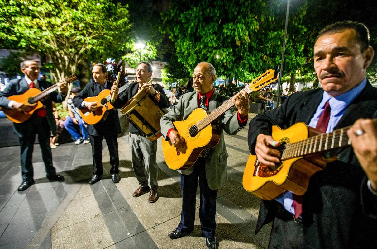 Para que la tradición no muera se espera que músicos jóvenes empiecen a conformar grupos de serenateros. Foto: Julio César Herrera