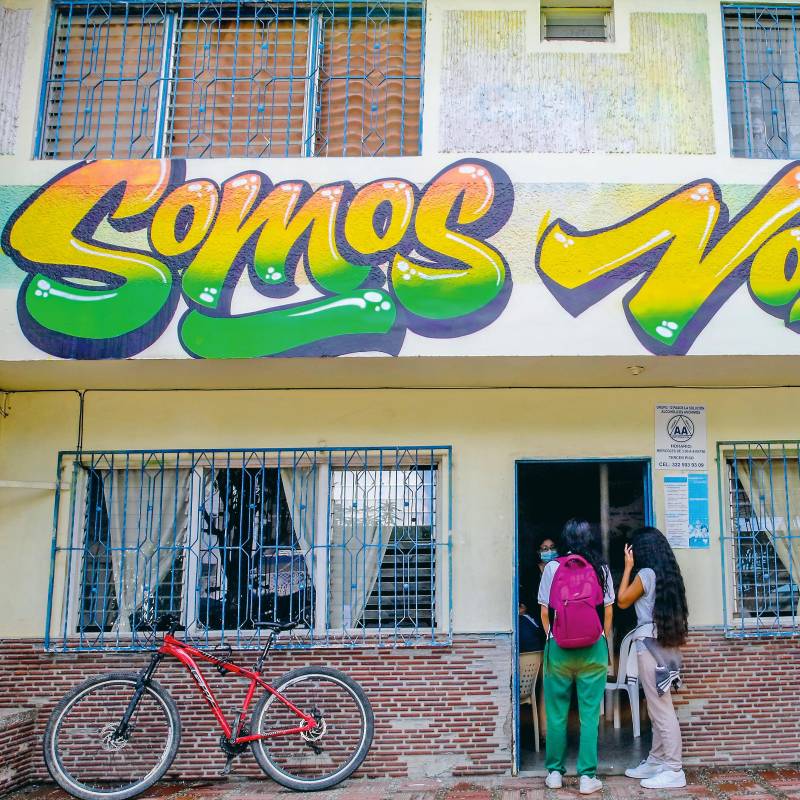 El primer piso de la casa lo ocupa el CARE mientras que en el segundo y tercero están la corporación Nativos y otras organizaciones sociales. FOTO camilo suárez