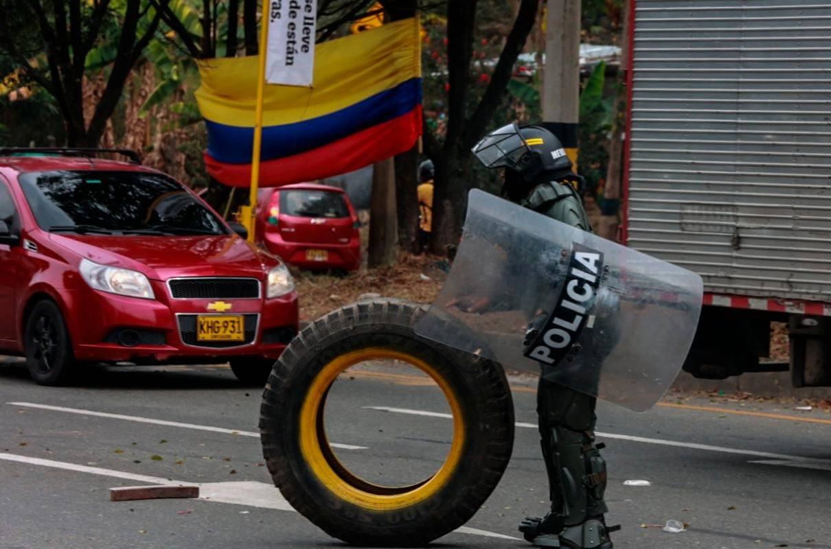 Afortunadamente no hubo mayores inconvenientes entre los manifestantes y los policías. Foto: Manuel Saldarriaga
