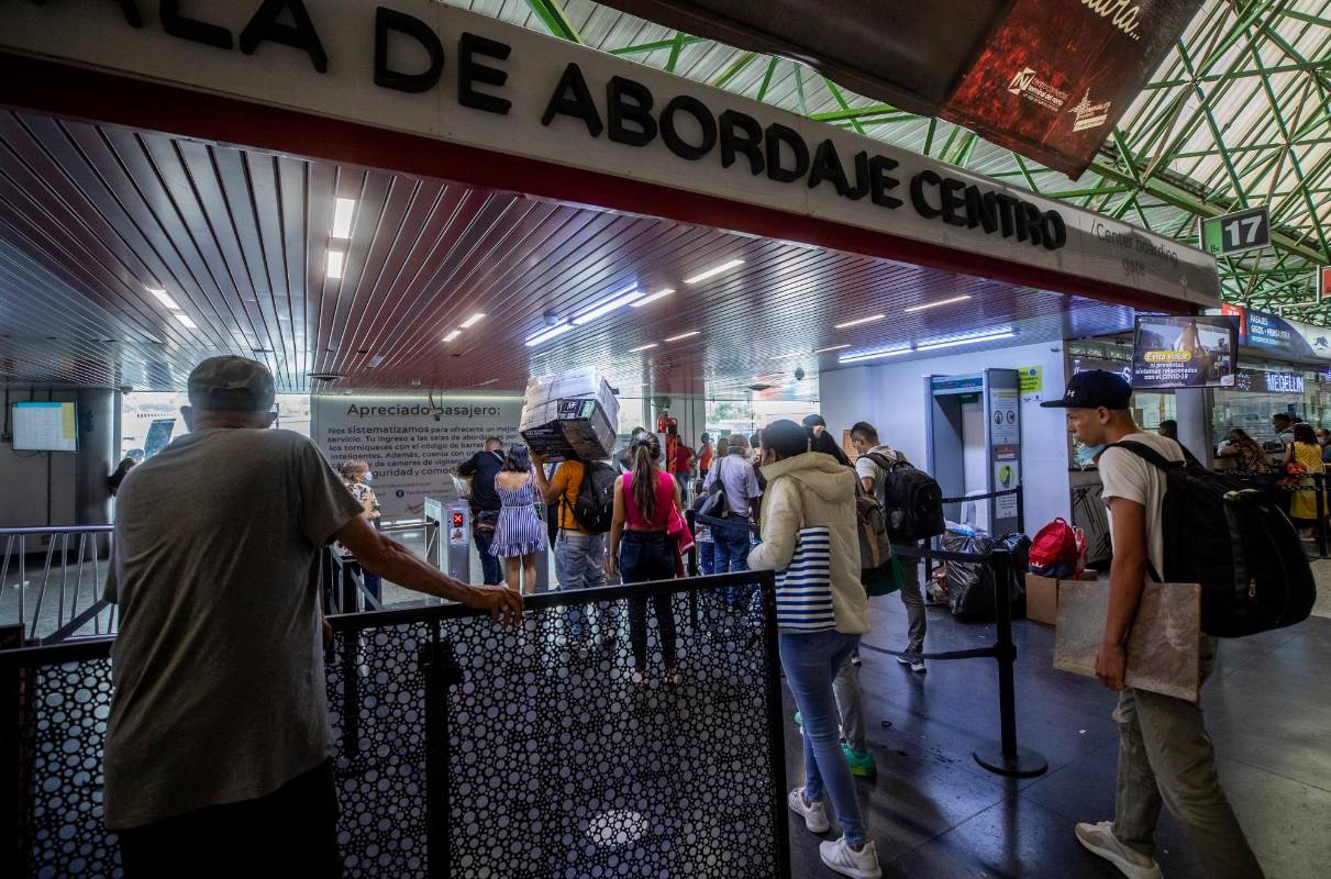 Las rutas hacia el Urabá, Bogotá y Quibdó presentan novedades por los deslizamientos de tierra en las vías. Foto: Camilo Suárez