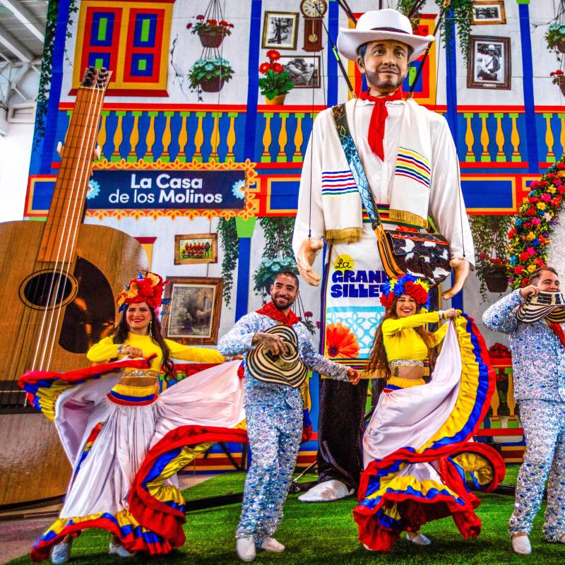 Este silletero marioneta se puede visitar de 12:00 del día a 8:00 de la noche. FOTO Julio C. Herrera