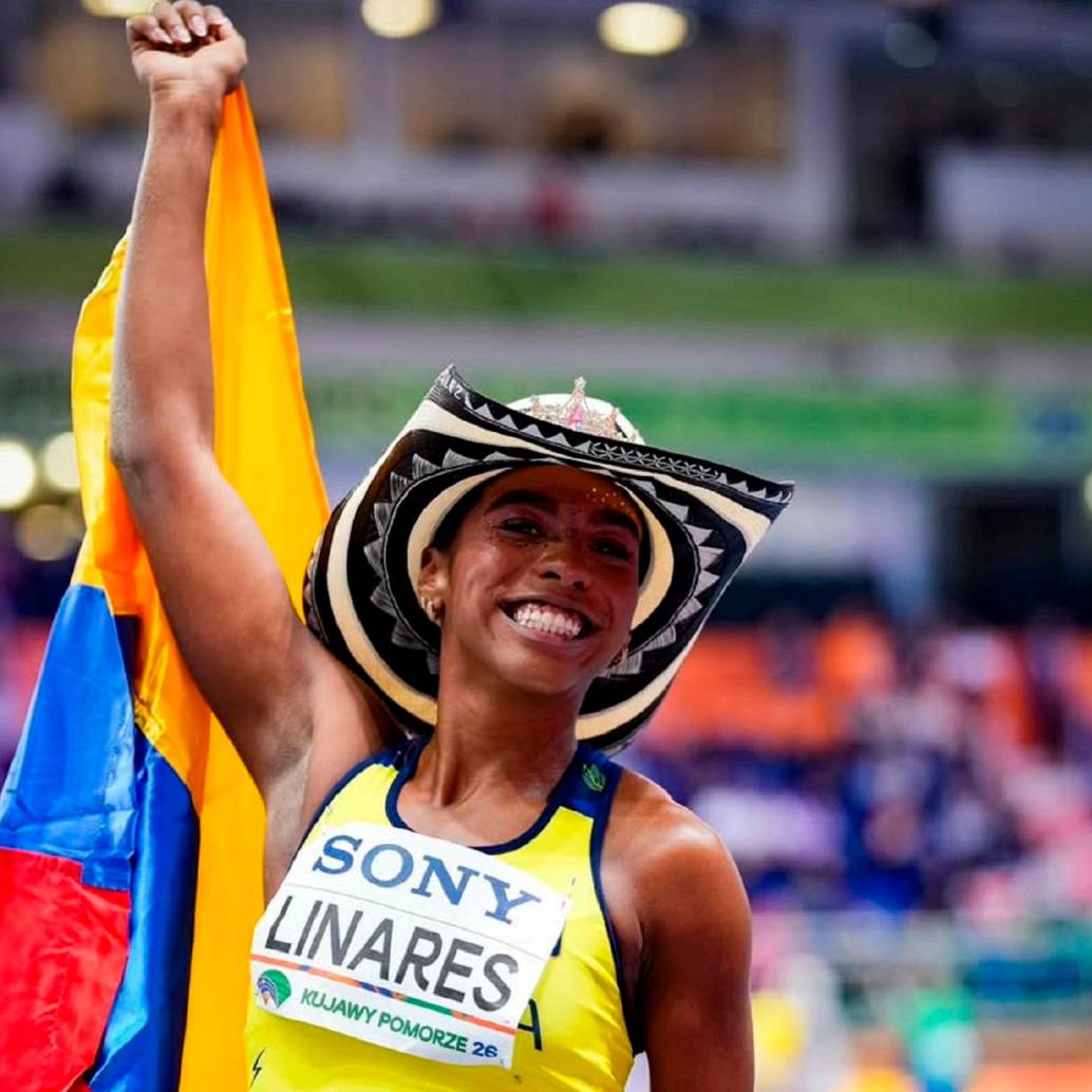 Natalia Linares y su alegría por lograr medalla en el Mundial de Polonia. FOTO @worldathletics