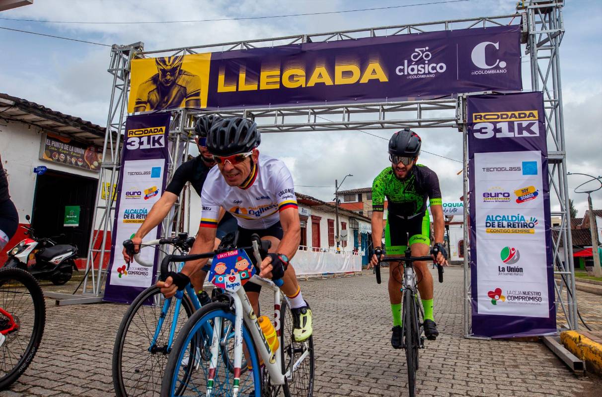 Luis Guillermo González fue el primero en cruzar la meta en el parque de La Unión. Foto: Camilo Suárez Echeverry