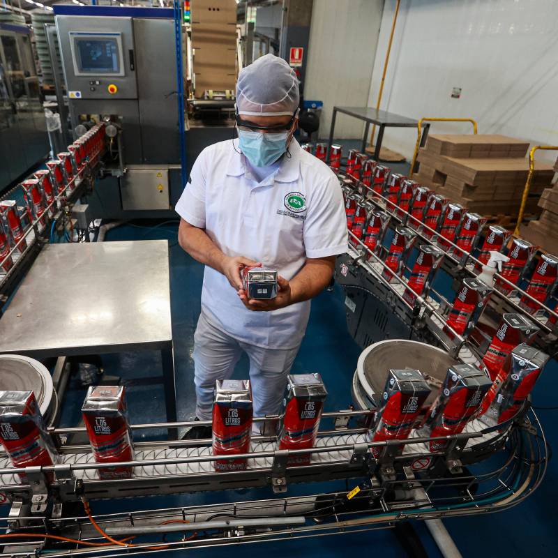 El precio de licores en Colombia, como el aguardiente, caerá hasta 15% luego de que la Corte Constitucional suspendiera la emergencia económica. FOTO MANUEL SALDARRIAGA