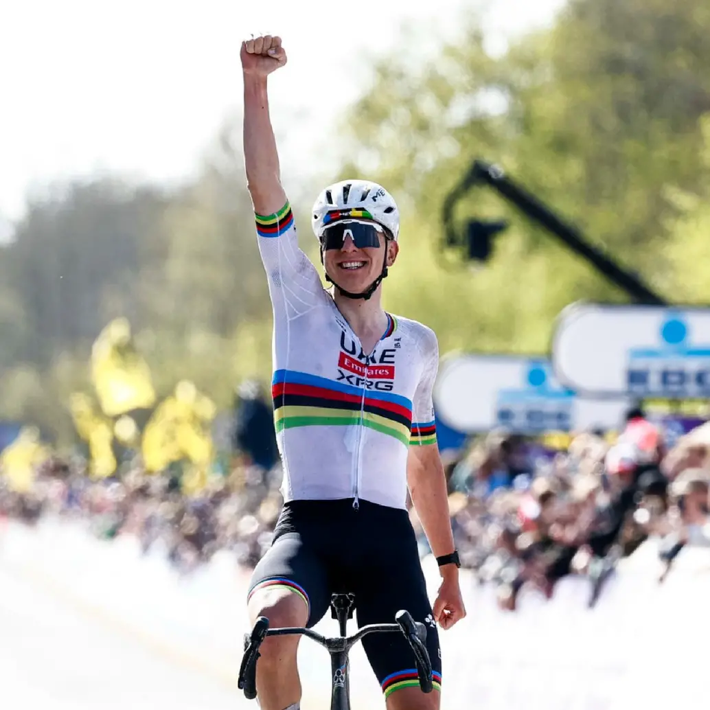 Tadej Pogacar ya suma 111 triunfos como corredor profesional. FOTO X-UAE