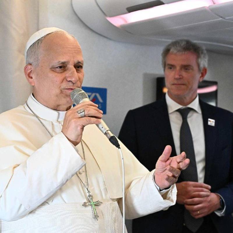 Rumbo a Angola, el papa León XIV agradeció la acogida en Camerún y aclaró que no busca debatir con Donald Trump: “No me interesa en absoluto”. FOTO: Vatican News.