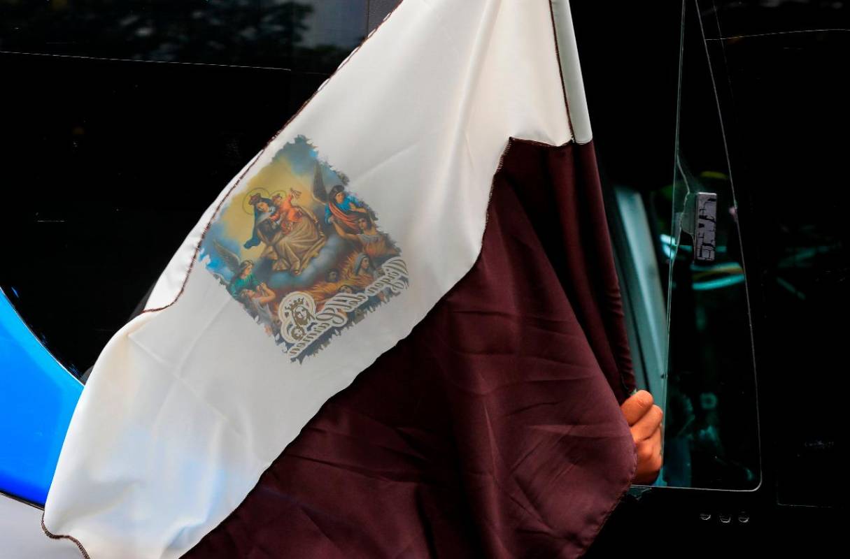 Como ya es tradición, el gremio de los transportadores decoran sus vehículos con cintas y flores para celebrar la fecha de la Virgen del Carmen. Foto: Jaime Pérez