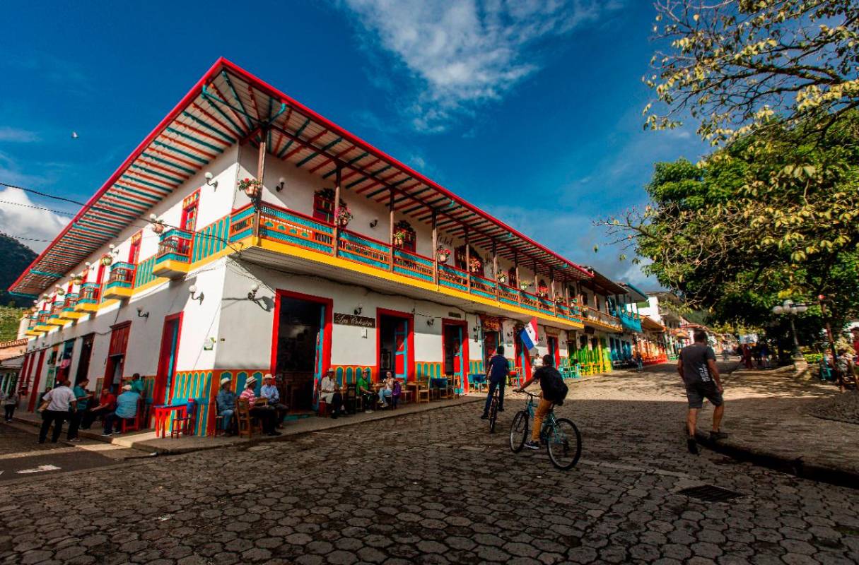 Jardín es una localidad andina del noroeste de Colombia, conocida por sus casas de colores brillantes, las exhibiciones florales coloridas. Foto: Jaime Pérez