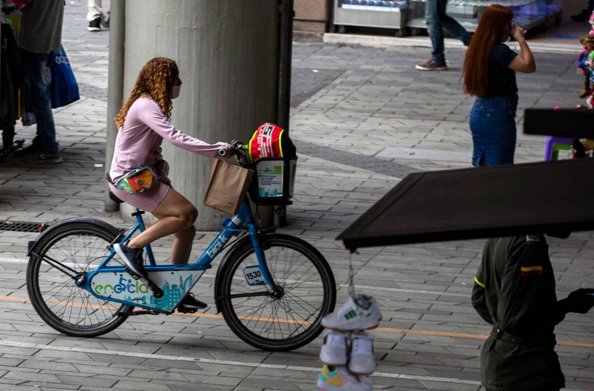 Algunas mujeres opinan que la bicicleta es un símbolo de libertad para los diferentes movimientos que buscaban la igualdad de géneros. Foto: Manuel Saldarriaga Quintero.