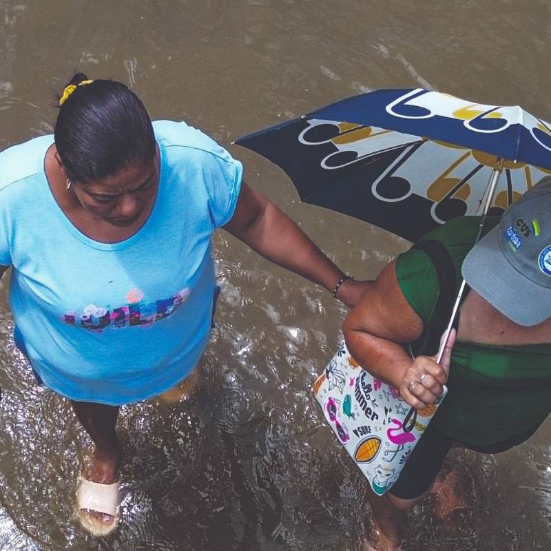  El gobierno estima que hay más de 200.000 afectados, cientos de casas dañadas y el drama innumerable de familias enteras. FOTO manuel saldarriaga