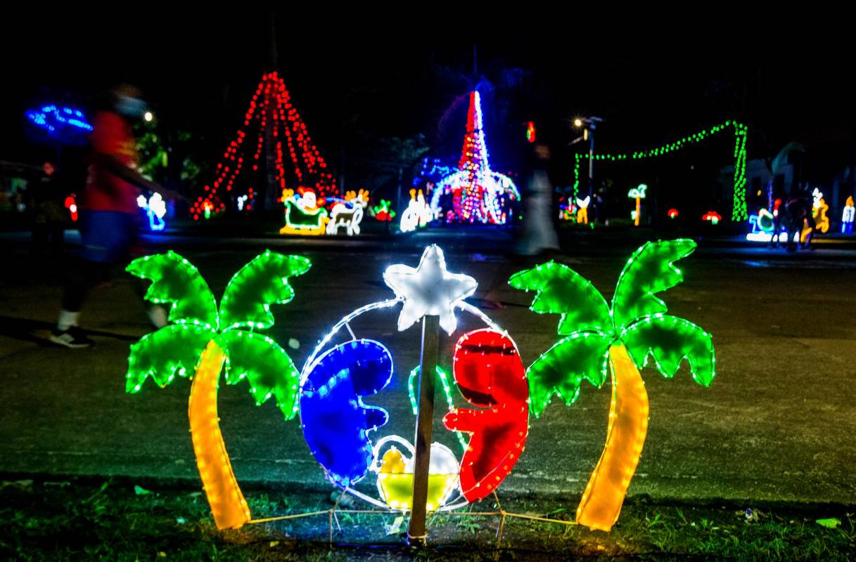 El pueblo pudo disfrutar de las luces navideñas y de la música sin interrupciones, aunque todavía el fluido eléctrico no se ha estabilizado del todo. Foto: Julio César Herrera.