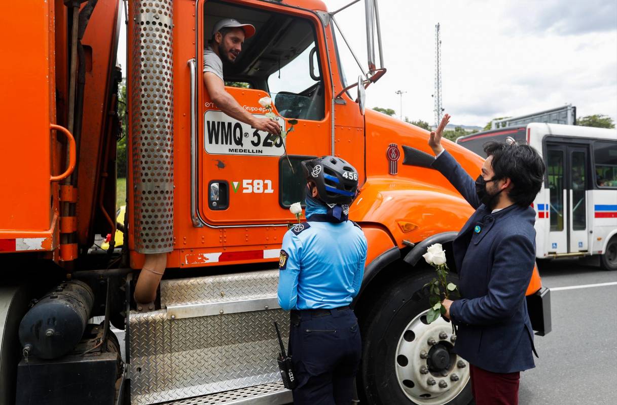 Primer caso tras el cambio de la velocidad máxima ocurrió a la media noche de este 28 de marzo cuando un hombre sin identificar fue atropellado por un carro a la altura de la calle 67. Foto: Manuel Saldarriaga Quintero.