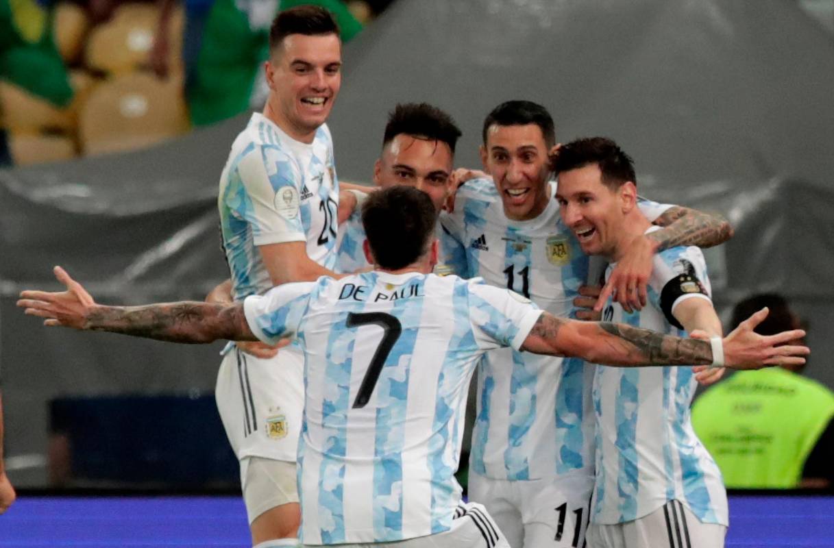 La victoria elevó a 20 el número de partidos en los que Argentina no conoce la derrota, frenó la serie de 13 partidos invicto que tenía Brasil. Foto: EFE