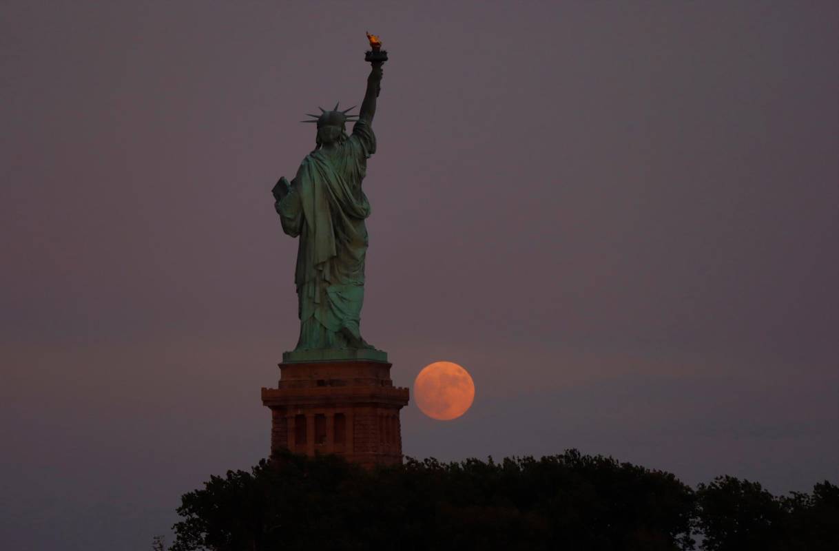 La emblemática estatua de la libertad ubicada en Nueva York, Estados Unidos, . Foto: Getty