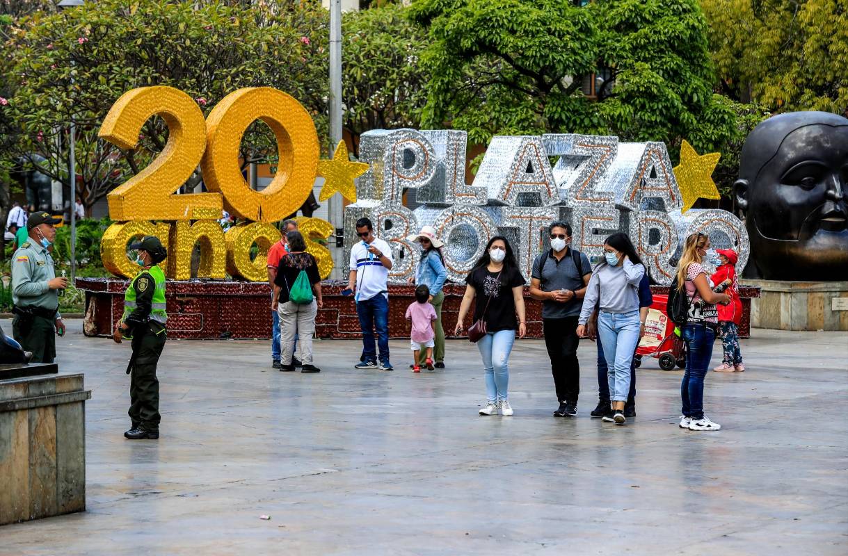 La plaza de Botero se veía con algunos turistas que llegaron a la ciudad aprovechando las festividades. Foto: Jaime Pérez