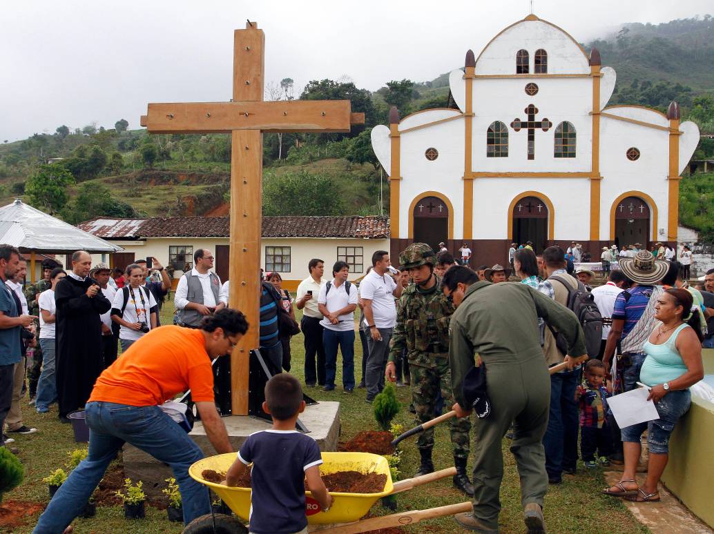 Monumento conmemorativo de las víctimas de la masacre en el corregimiento El Aro, de Ituango. FOTO: ARCHIVO EL COLOMBIANO.