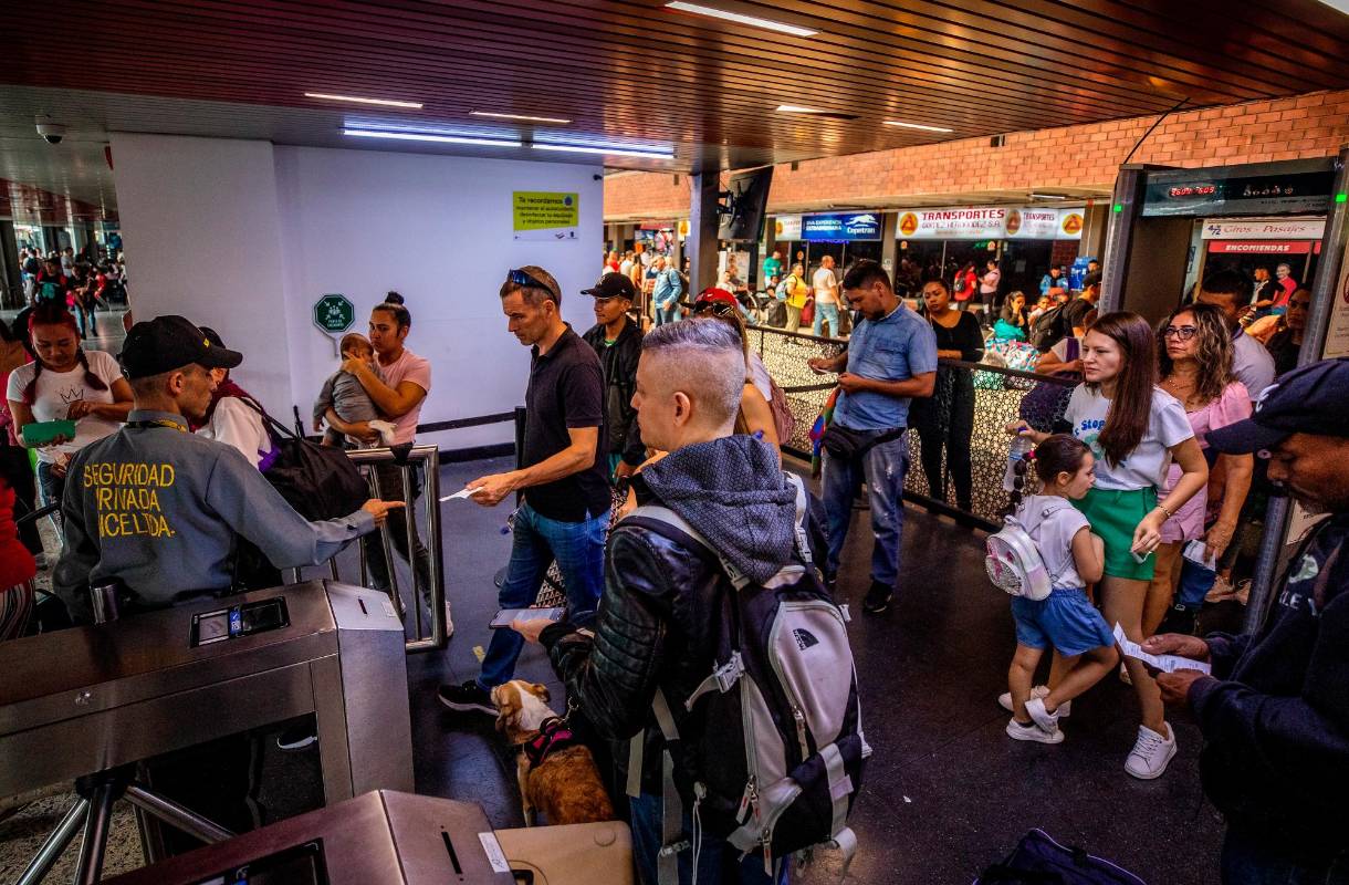 De acuerdo a las cifras de Terminales Medellín, desde el 1 hasta el 28 de diciembre se habían movilizado 1.830.721 personas por ambas terminales de la ciudad. Foto: Camilo Suárez Echeverry