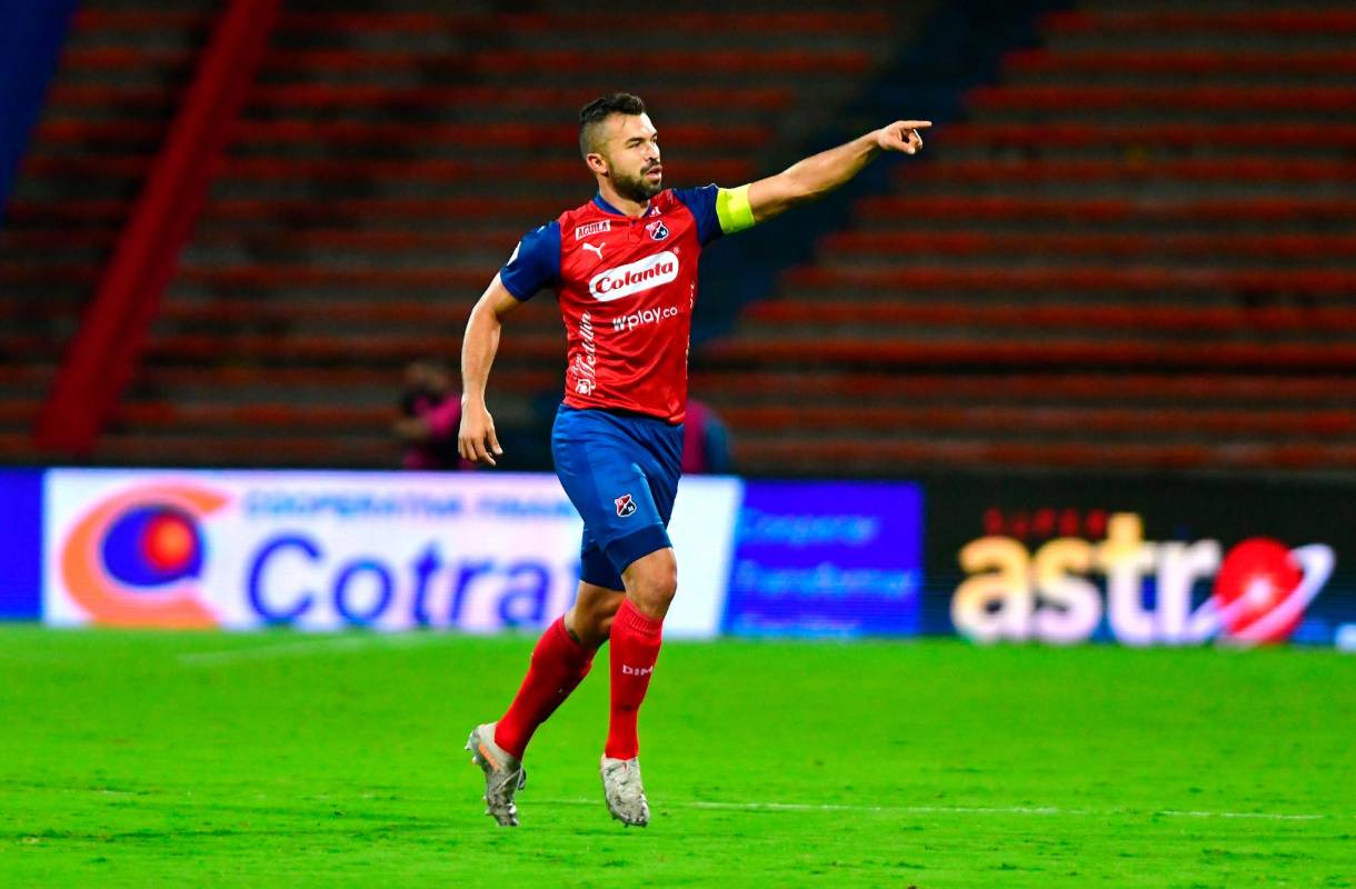 El capitán Andrés Cadavid y el festejo después de la anotación que le dio el triunfo al equipo antioqueño. Foto Colprensa
