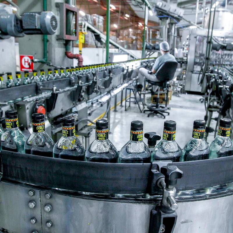 La Fábrica de Licores de Antioquia vendió 73,2 millones de unidades al cierre del año pasado. FOTO Jaime Pérez