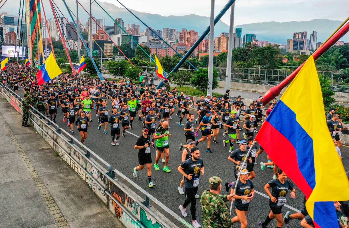 La Media Maratón comenzó a las 6 a.m. En esta versión se recorrieron las distancias 21k, 15k, 10k y 5k. Foto: Camilo Suárez Echeverry