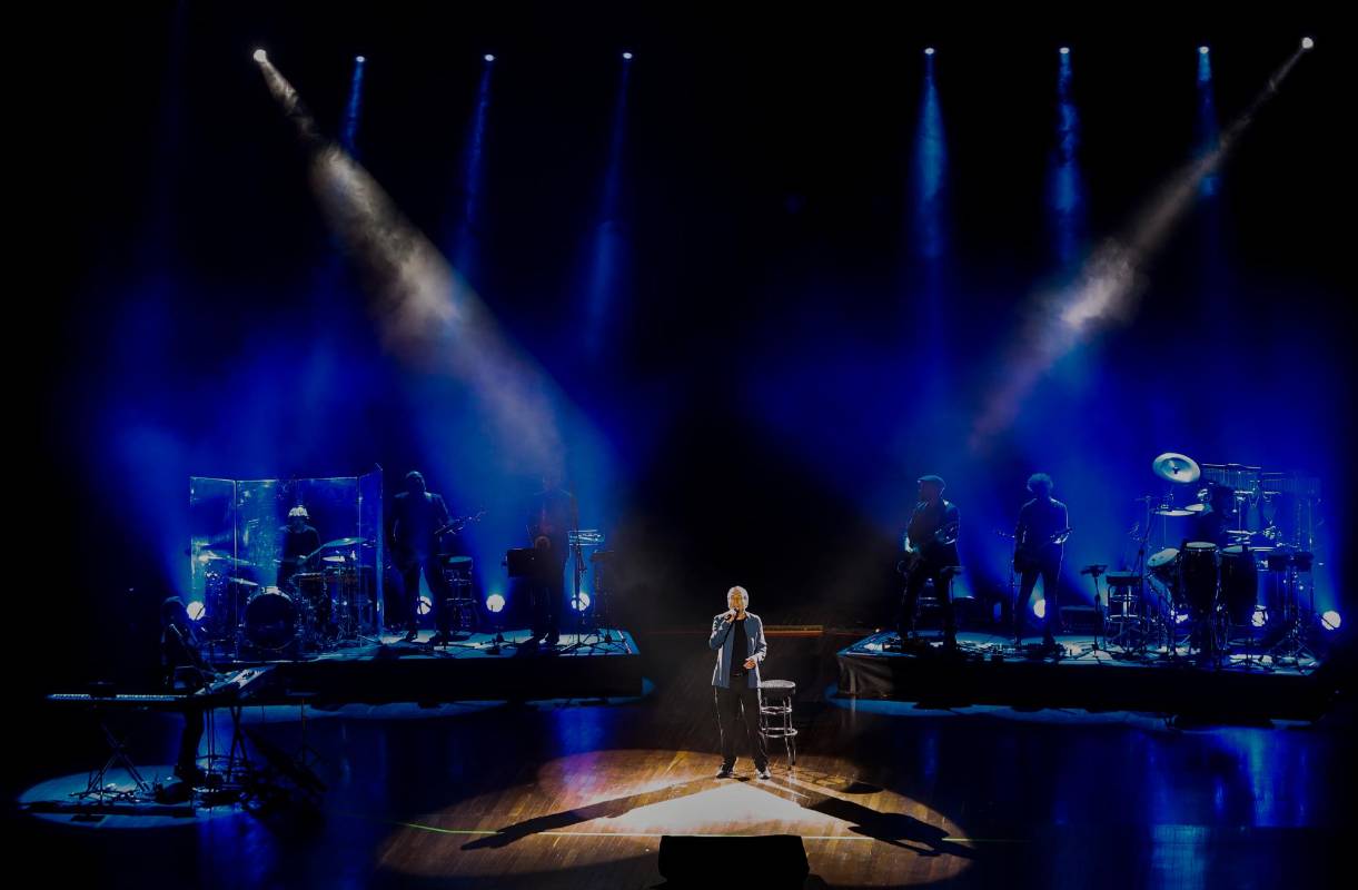 El público lo ovacionó demostrándole su amor y agradecimiento. Foto: Manuel Saldarriaga Quintero.