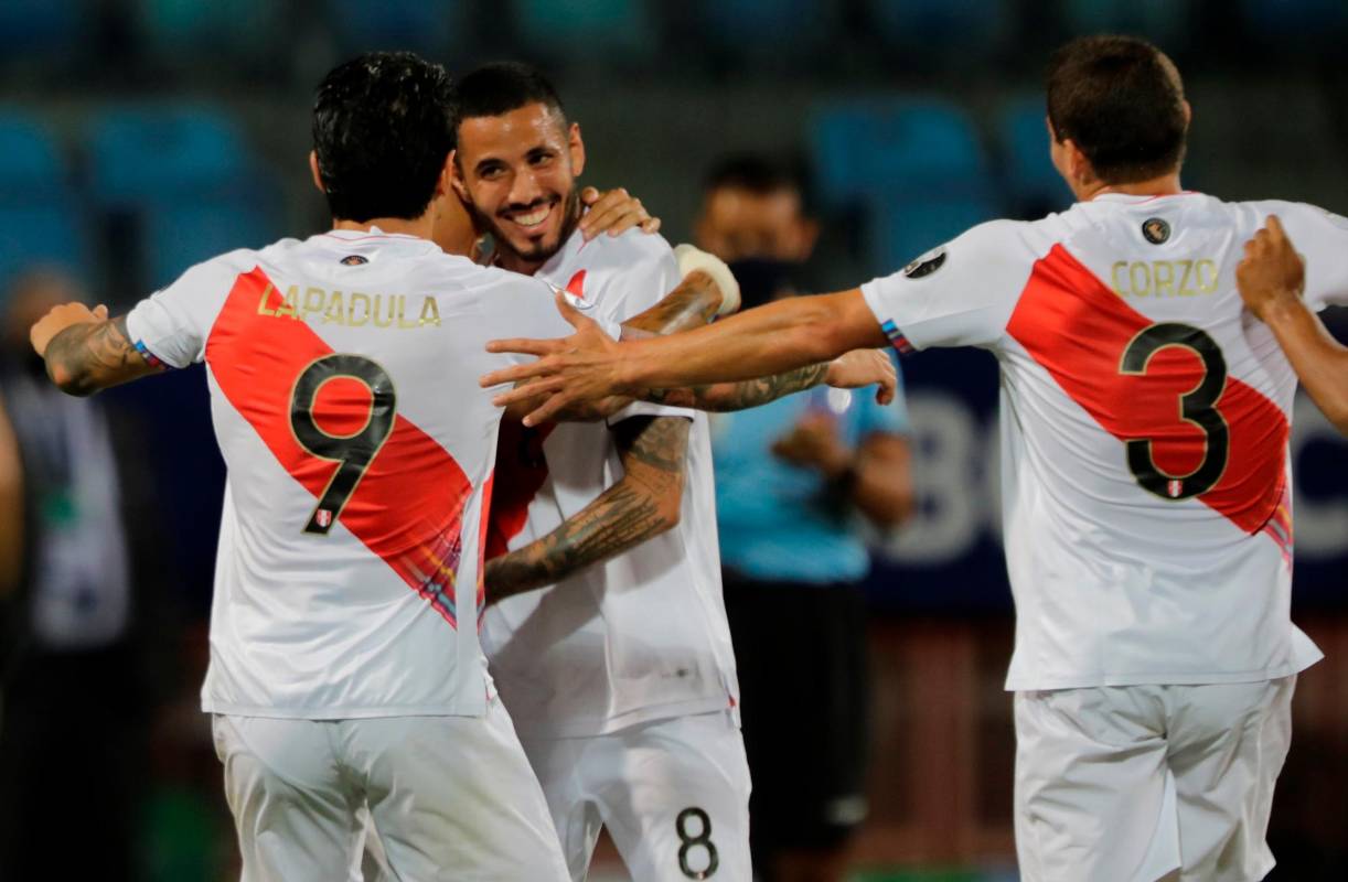Con el 2-1 en contra la Tricolor complicó su clasificación a los cuartos de final de la Copa América. Foto: EFE