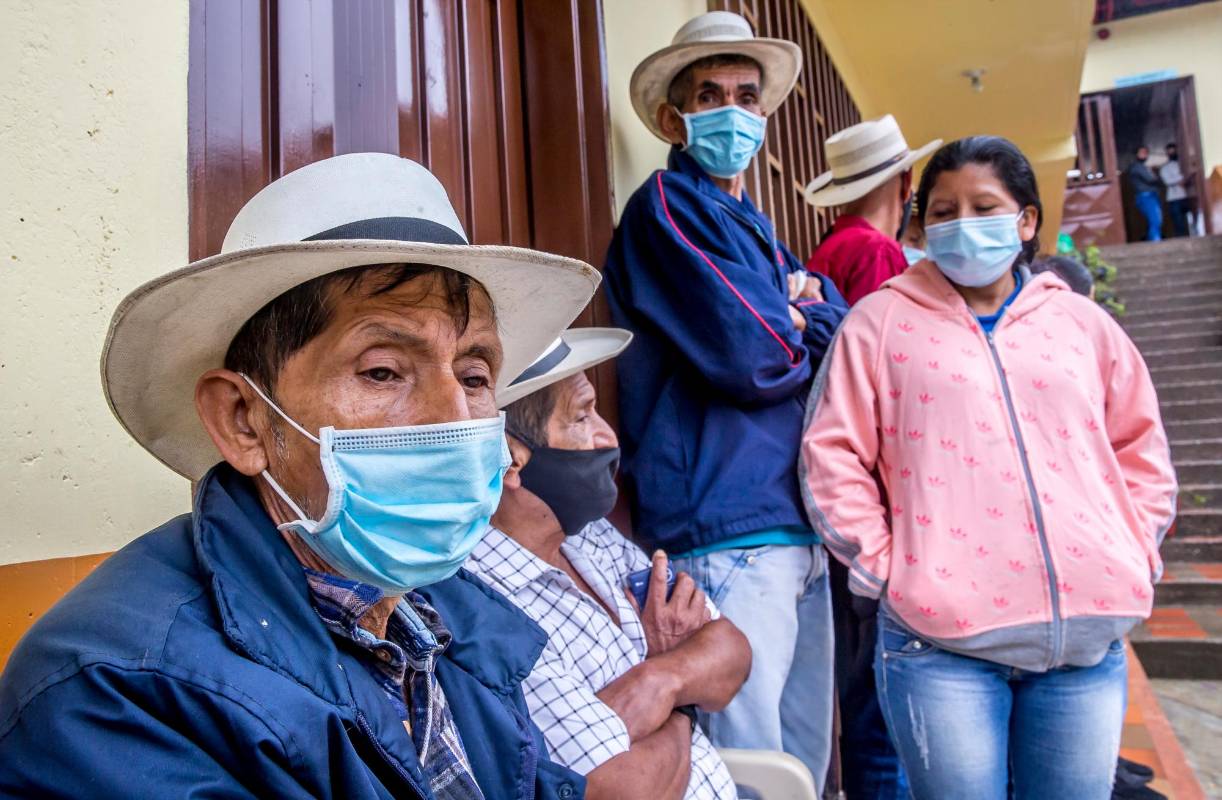 En los albergues reina la incertidumbre, los campesinos cuentan que la mayoría de líderes veredales recibieron hace dos semanas llamadas anónimas en las que se les ordenaba abandonar sus hogares en un plazo de 24 horas. Foto Juan Antonio Sánchez Ocampo
