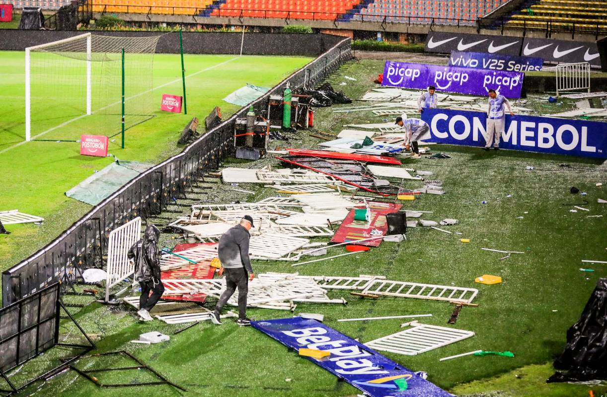 Esta situación ocasionó daños dentro del estadio. FOTO: Jaime Pérez
