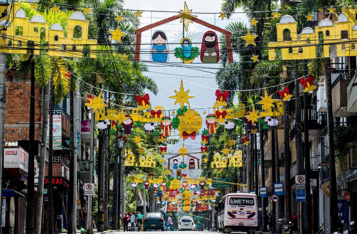 Se iluminaron cuatro parques, la calle de la Buena Mesa y la carrera 43 A (metroplús). Foto Julio César Herrera