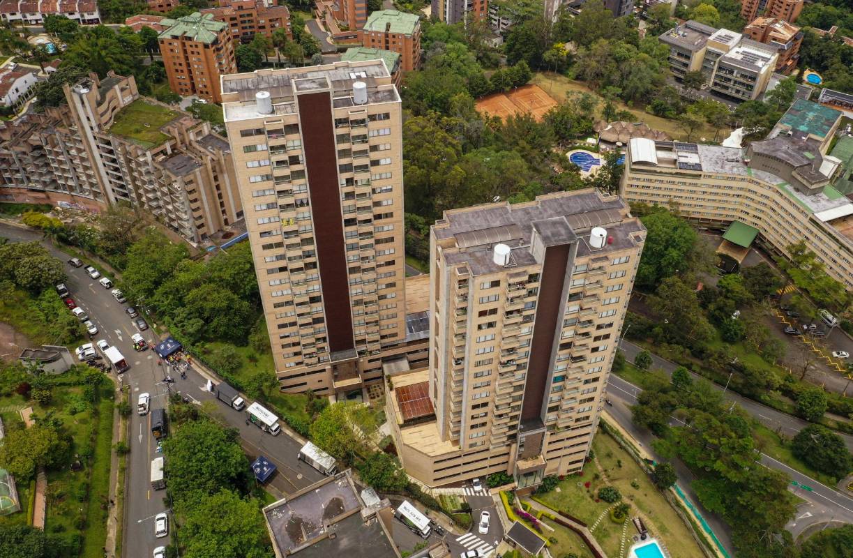 Desde la noche del pasado viernes comenzó la evacuación preventiva para los habitantes del edificio Interclub. Foto: Manuel Saldarriaga