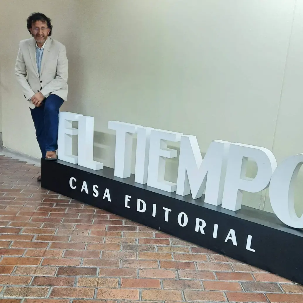 Gabriel Meluk trabajó durante más de tres décadas en El Tiempo y era uno de los periodistas habituales en las coberturas mundialistas del diario. FOTO: Tomada de X, Gabriel Meluk.