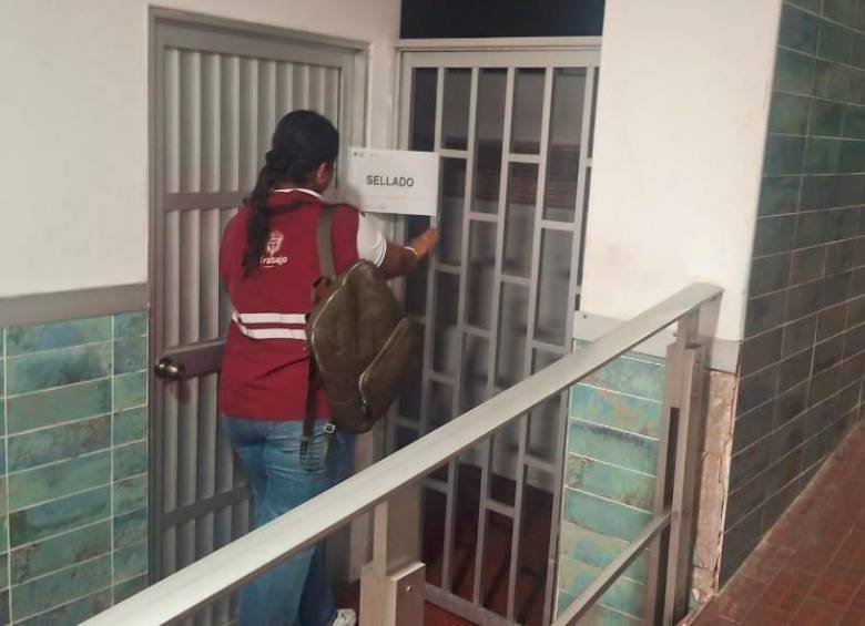 El Ministerio cerró de manera temporal la cocina y la piscina principal de ComFamiliar. FOTO MINTRABAJO