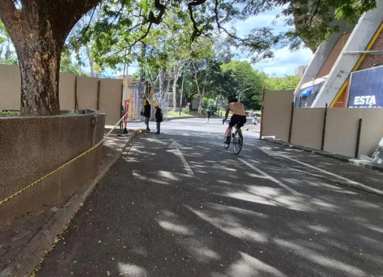 El desmonte de la cubierta de la tribuna occidental se hará de manera controlada. No se suspenderá el fútbol en el escenario. Foto: Cortesía